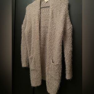 Debut Fuzzy Sweater (Grayish with slightly purple tint)